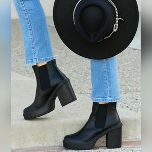 Forever Link Moving Forward Lug Sole Chelsea Booties